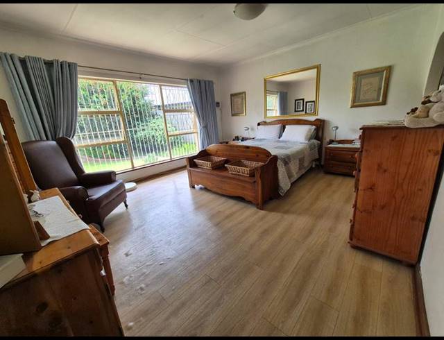 4 BEDROOM HOUSE FOR SALE IN BRACKENHURST